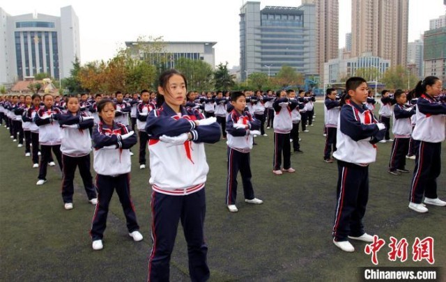 kaiyun山东各地打造“阳光体育大课间”让学生“撒欢儿”动起来(图7)